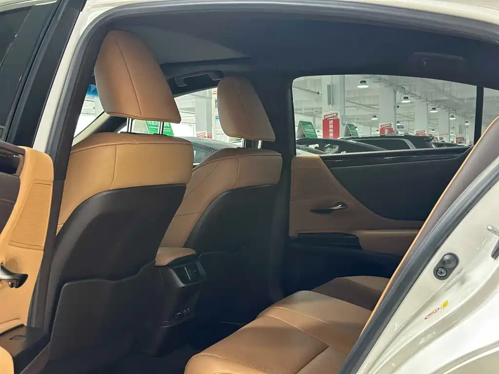 Lexus ES — миниатюра 5