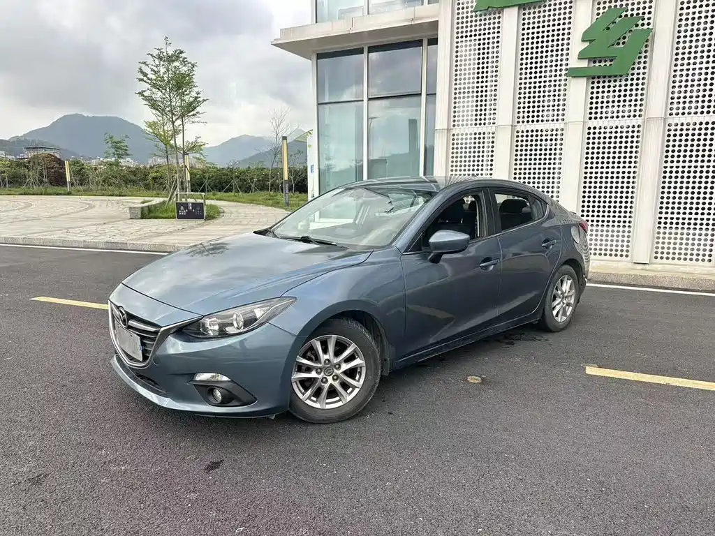 Mazda 3 Axela 2015