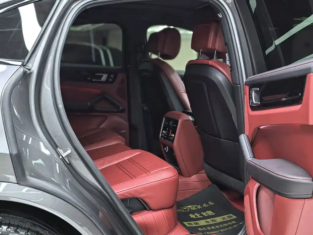 Porsche Cayenne — миниатюра 13