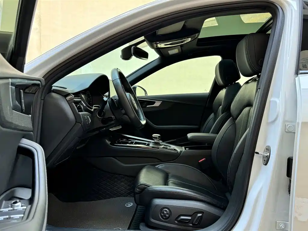 Audi A4L 2023 40 TFSI Luxury