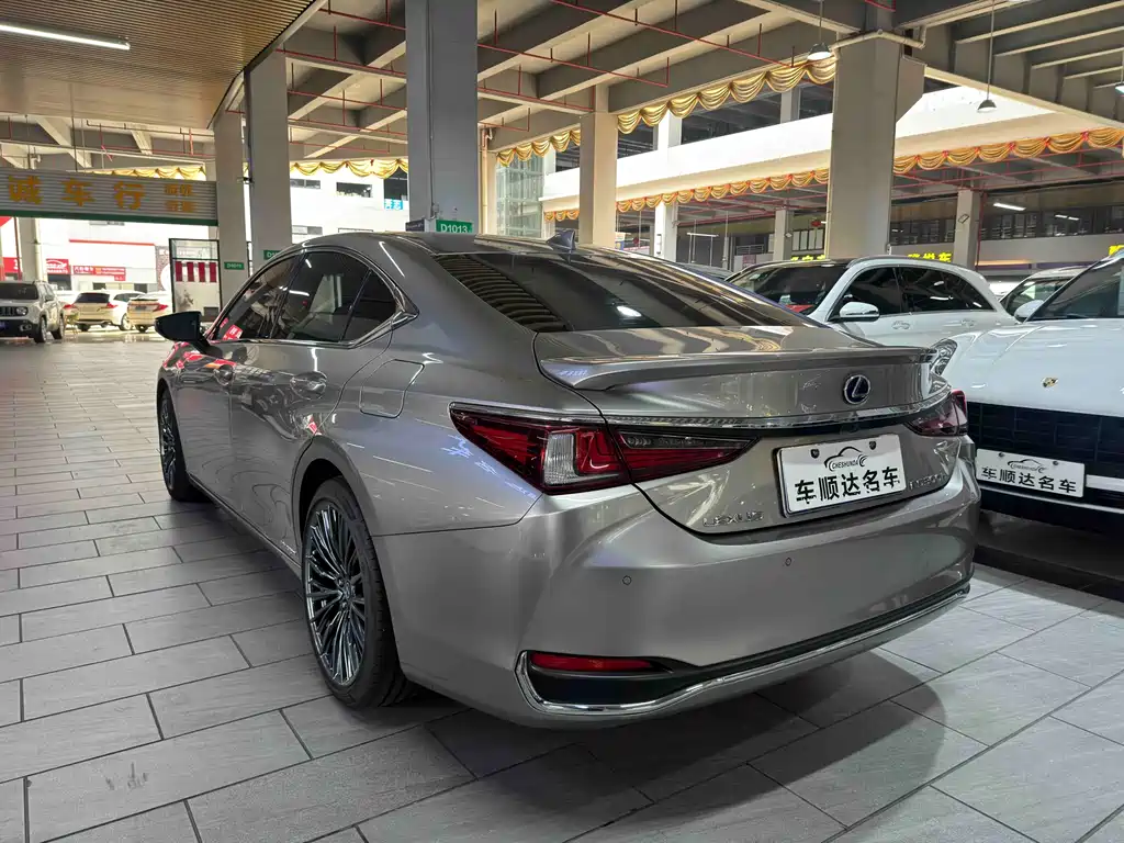 Lexus ES 2020 300h