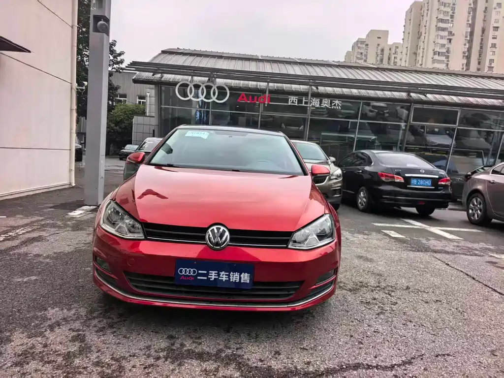 VOLKSWAGEN GOLF