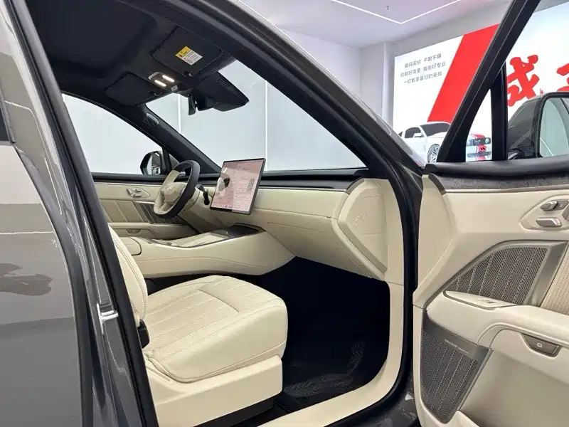 Onvo L90 2025 Ultra мест