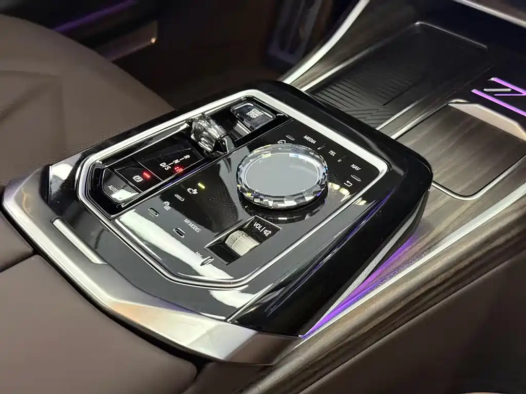 BMW 7 Series — миниатюра 9