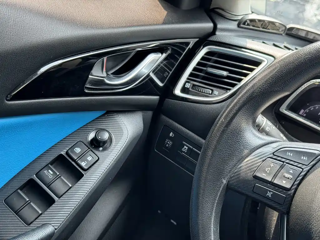 Mazda 3 Axela — миниатюра 14