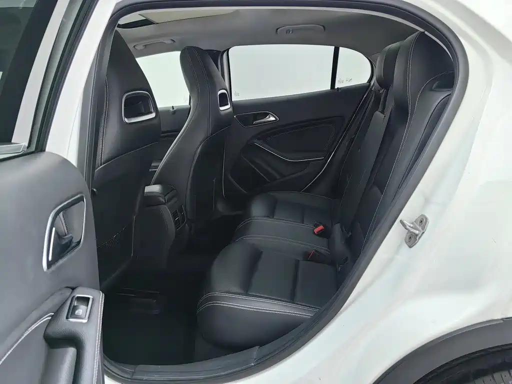 Mercedes-Benz GLA — миниатюра 15