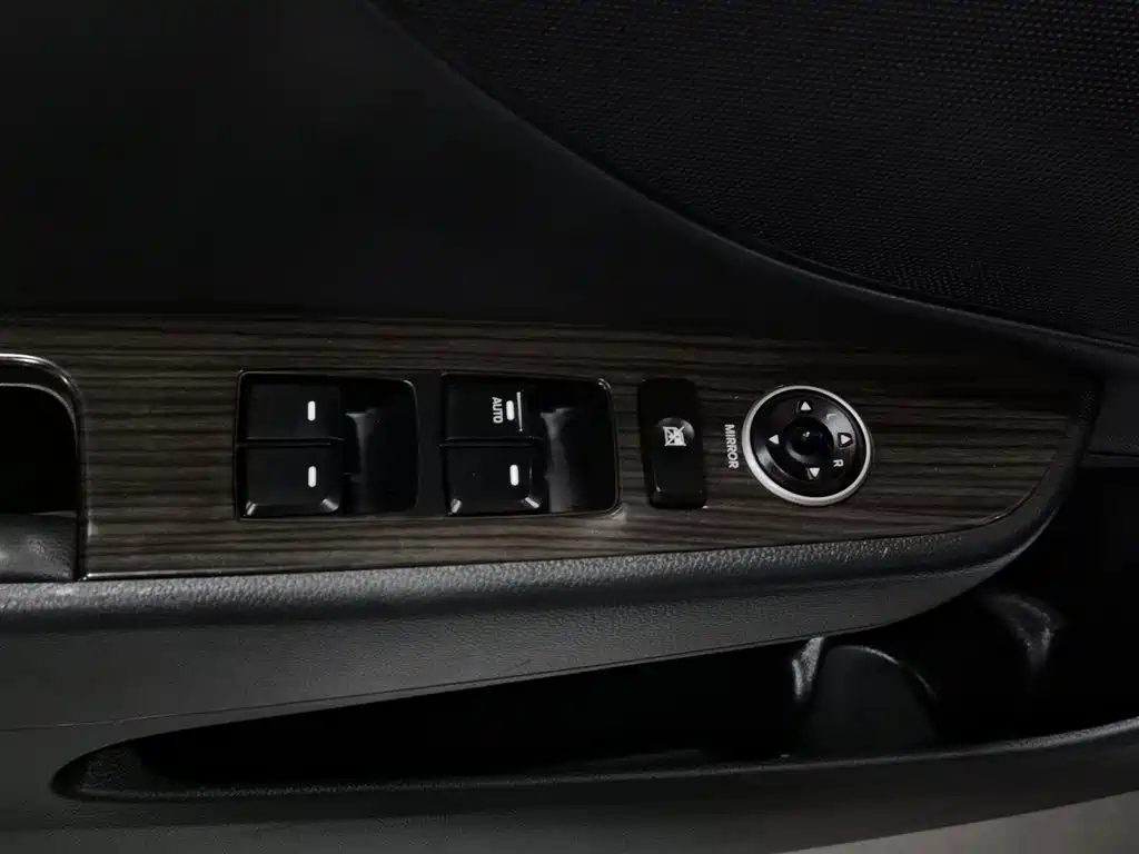 Hyundai Mistra 2016 1.6T AT GLS