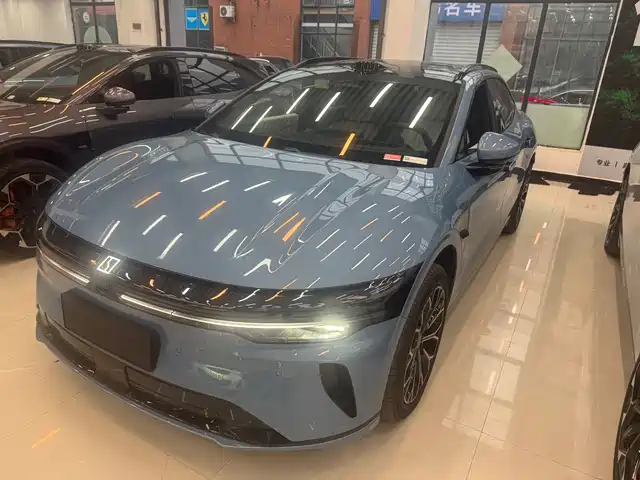 2025 Zeekr 007