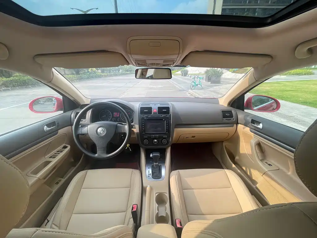 Volkswagen Sagitar 2009 1.6L AT Fashion