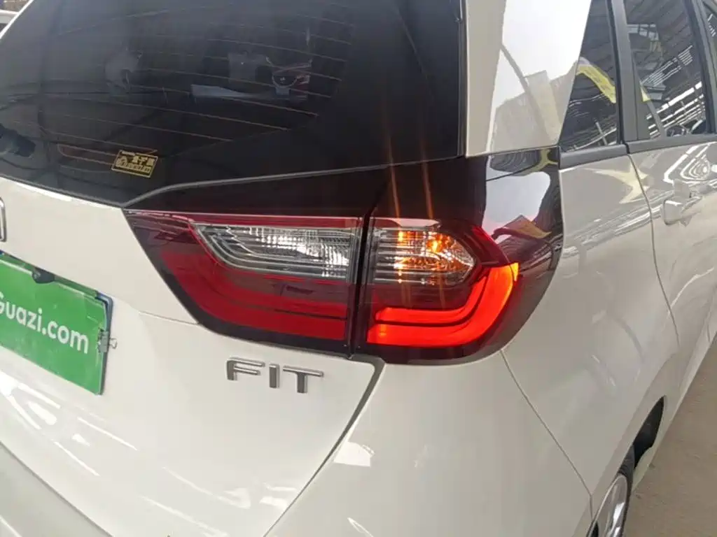 Honda Fit — миниатюра 8