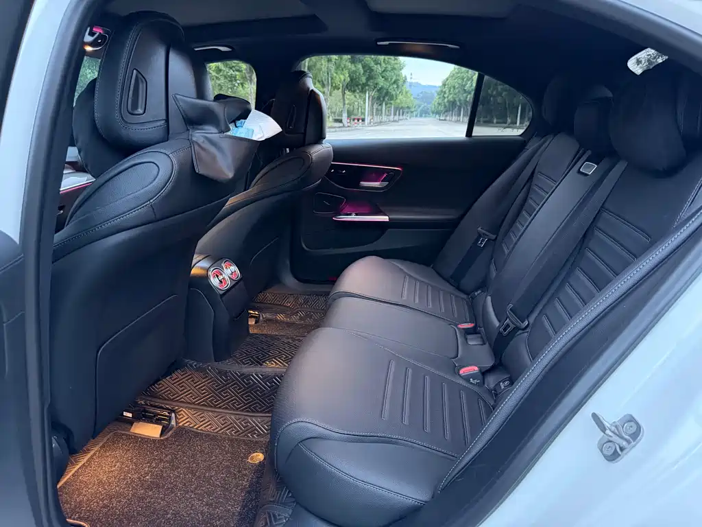 Mercedes-Benz C-Class — миниатюра 9