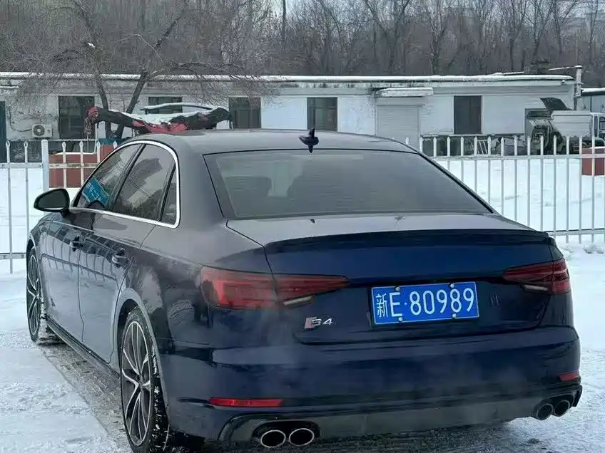 AUDI S4
