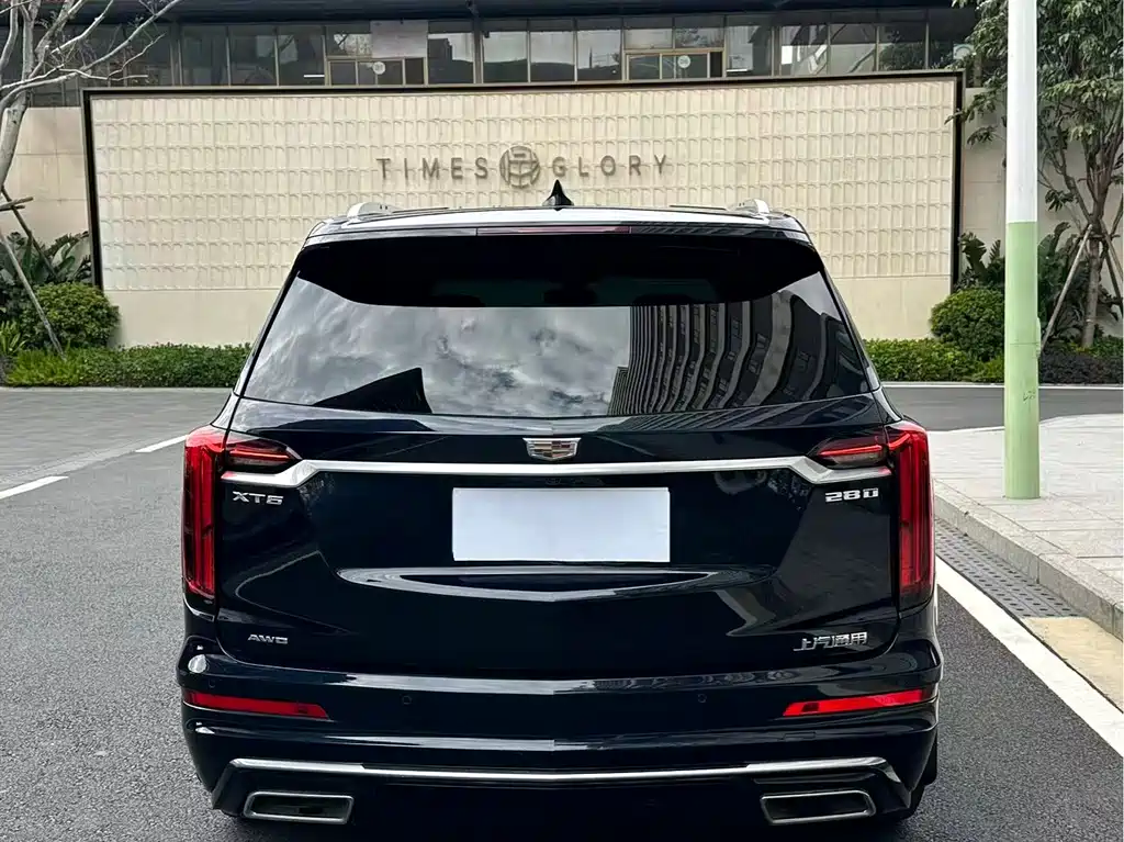 CADILLAC XT6