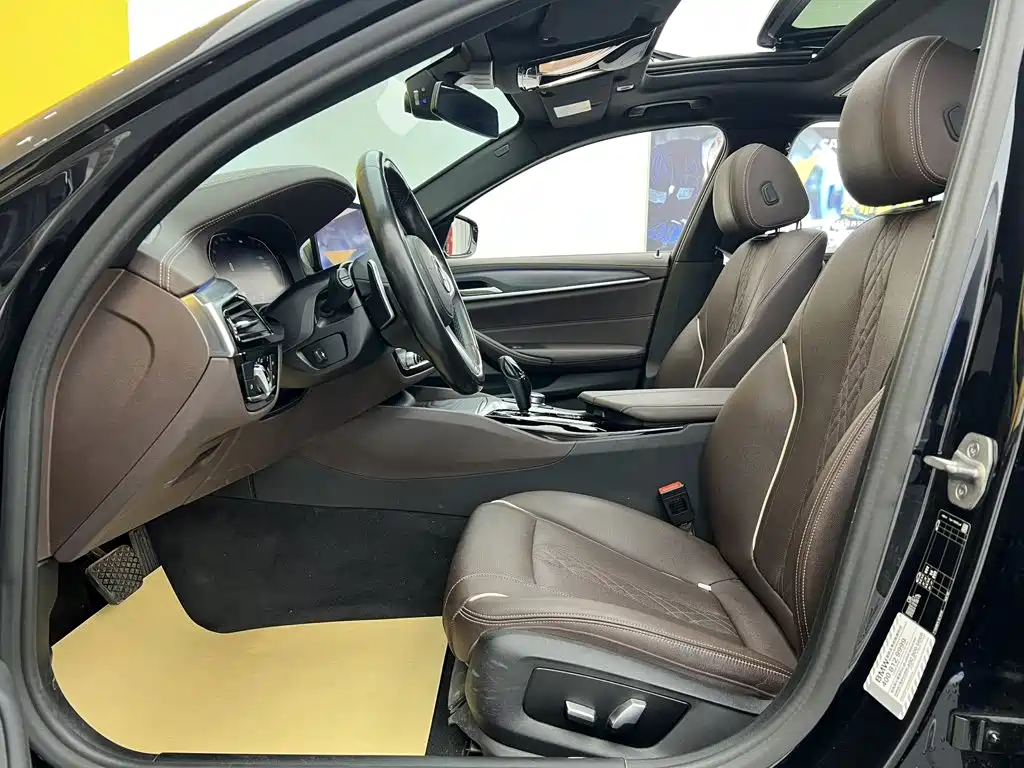 BMW 5 Series — миниатюра 19
