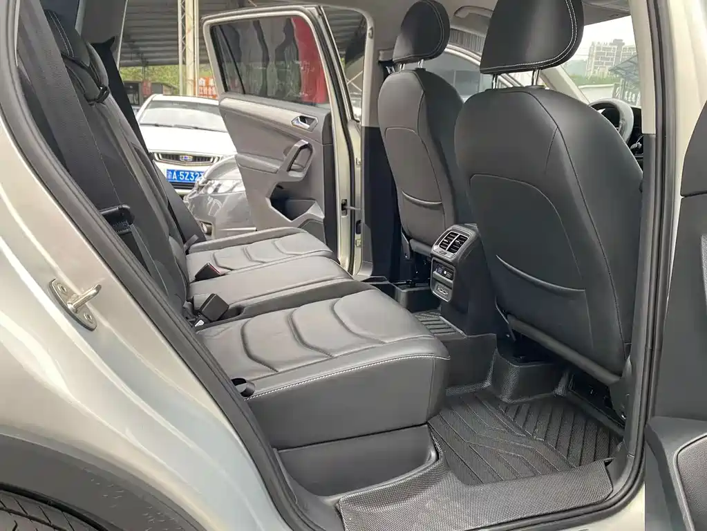 Volkswagen Tiguan L — миниатюра 12