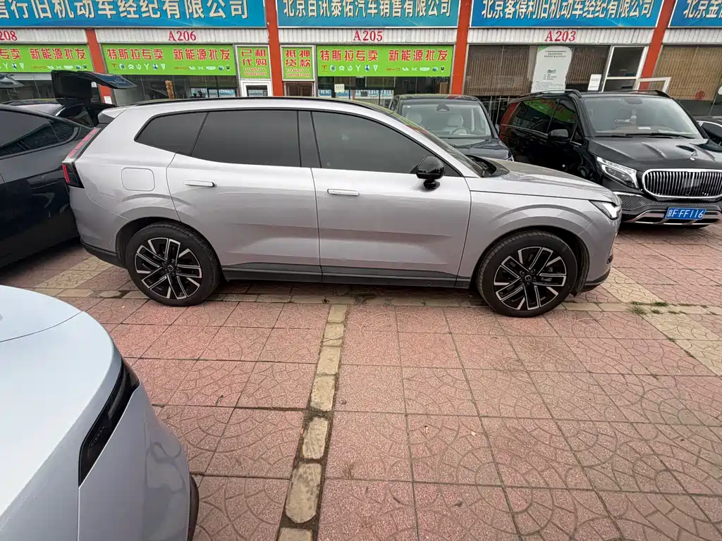 Volvo XC70 2026 Plus
