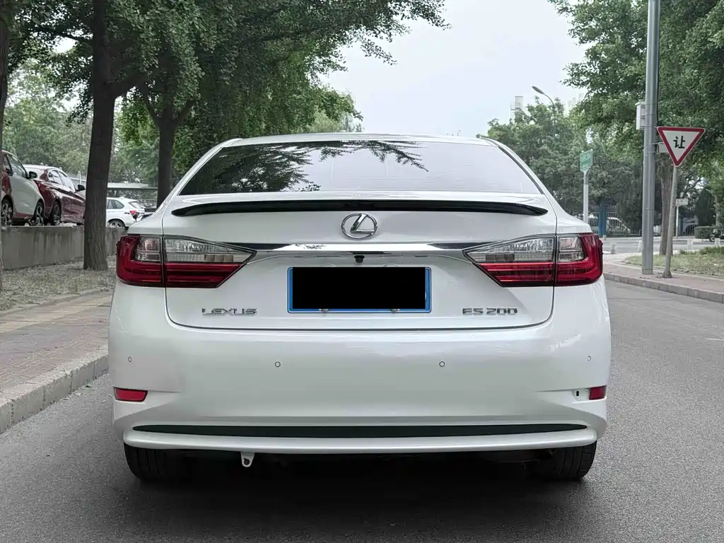 Lexus ES 2017 200 30