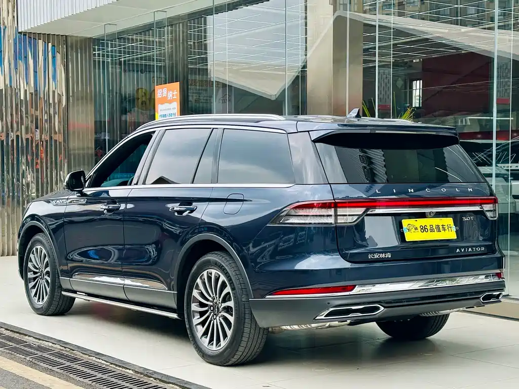 Lincoln Aviator 2023 3.0T V6 мест