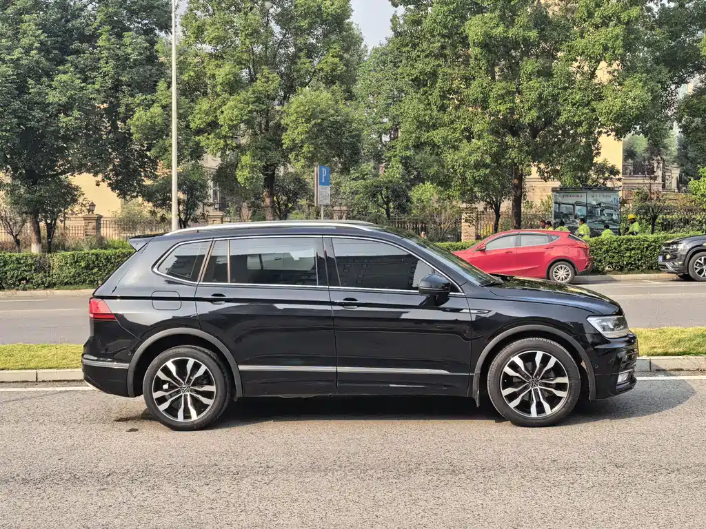 Volkswagen Tiguan L L 2021 330TSI AT R-Line