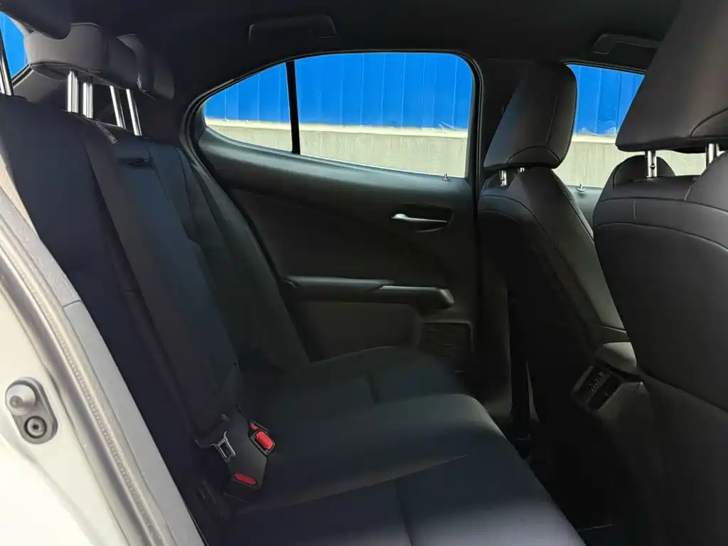 Lexus UX — миниатюра 9