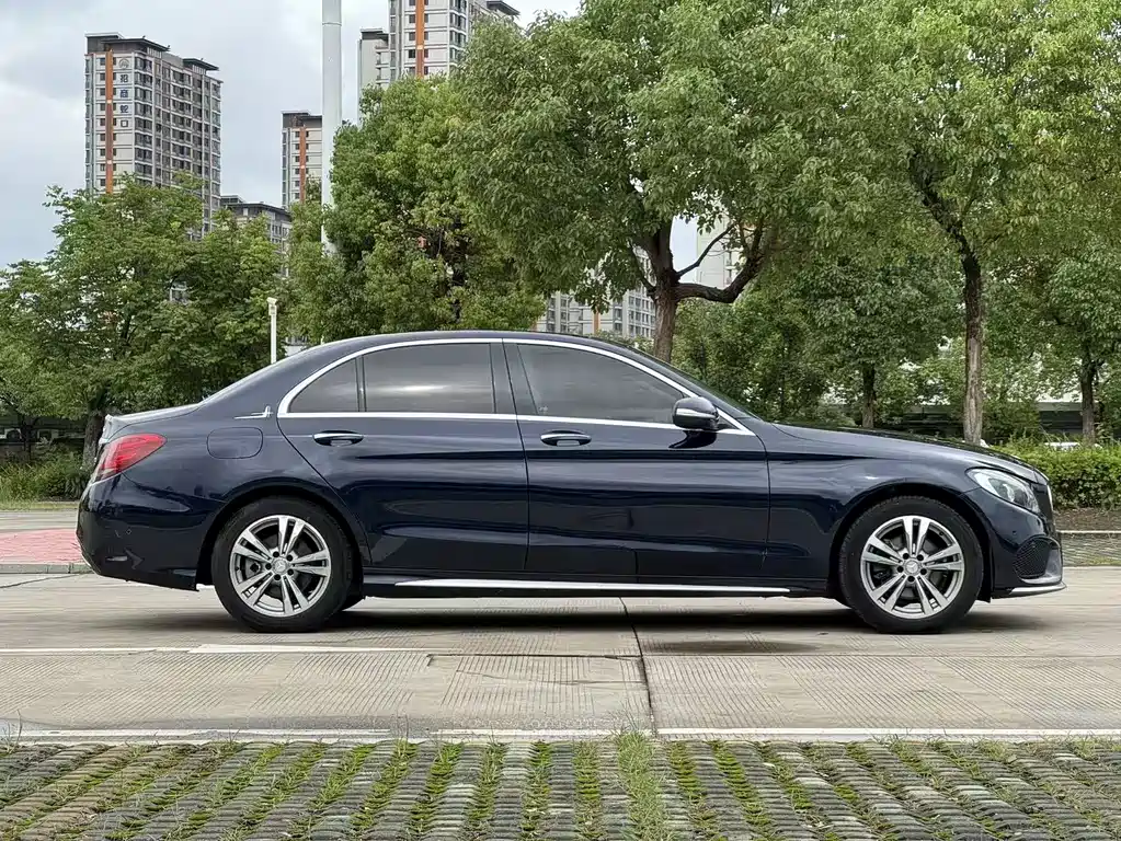 Mercedes-Benz C-Class — миниатюра 2