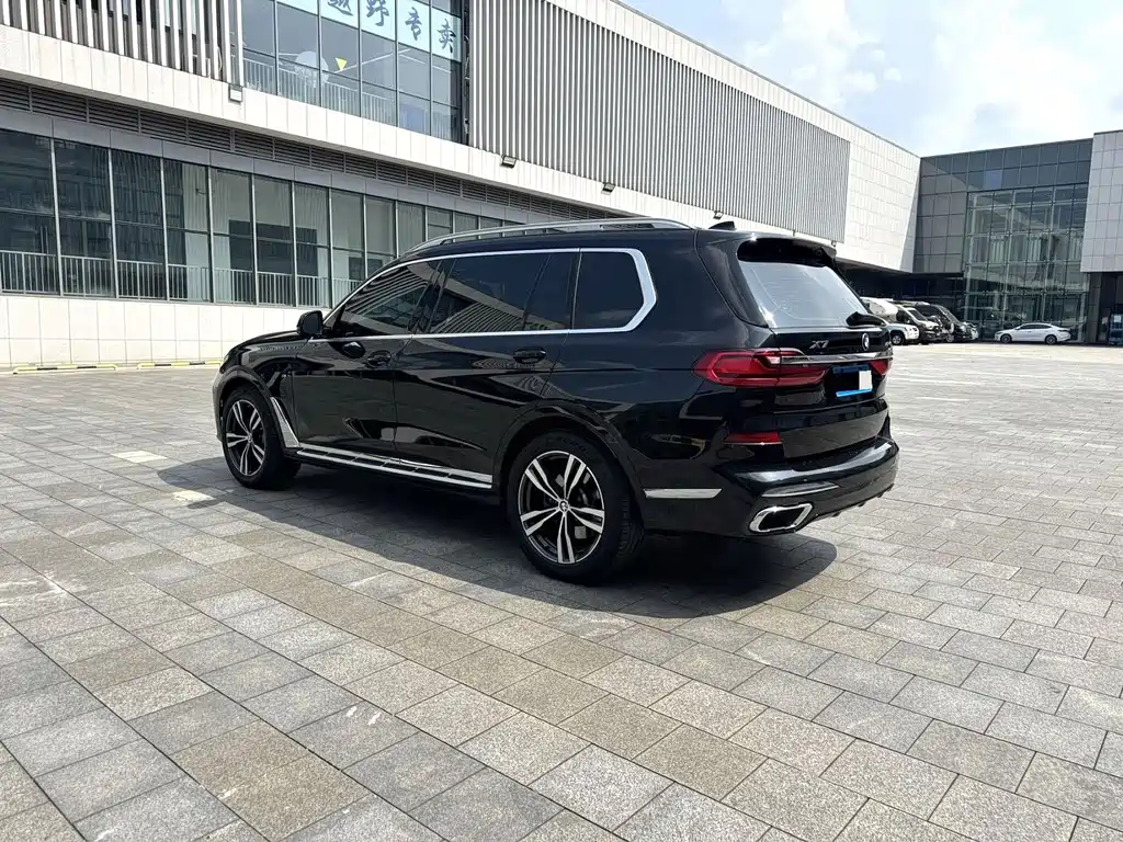 BMW X7 — миниатюра 10