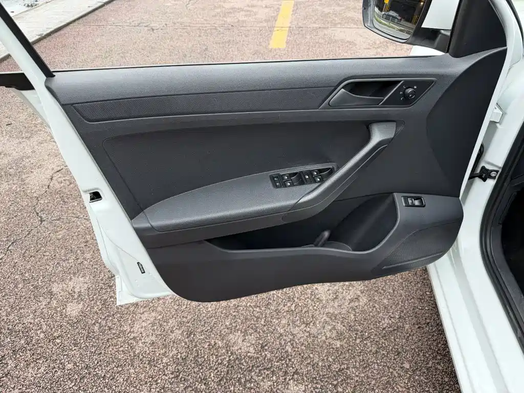 Volkswagen Jetta — миниатюра 6
