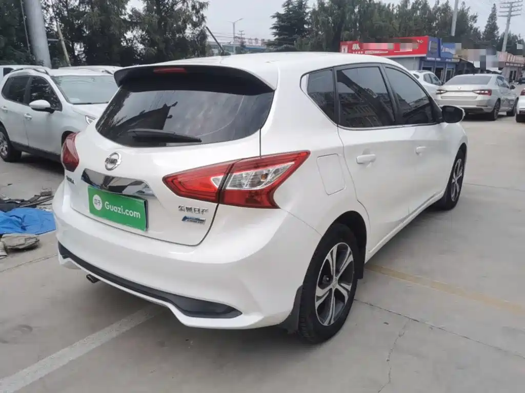 Nissan Tiida — миниатюра 7