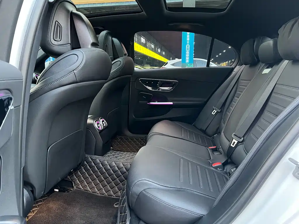 Mercedes-Benz C-Class — миниатюра 12