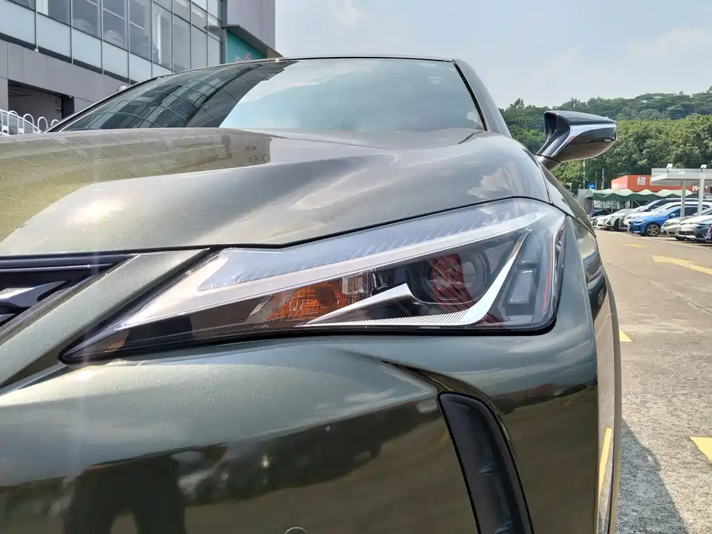 Lexus UX — миниатюра 9