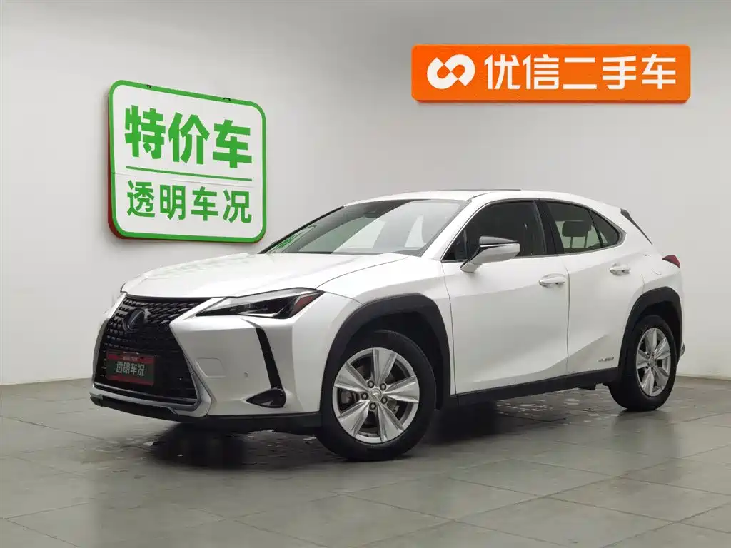 Lexus UX 2021