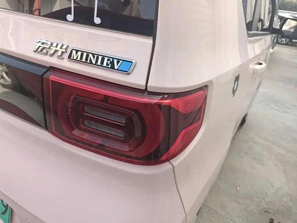 Wuling MINIEV — миниатюра 8