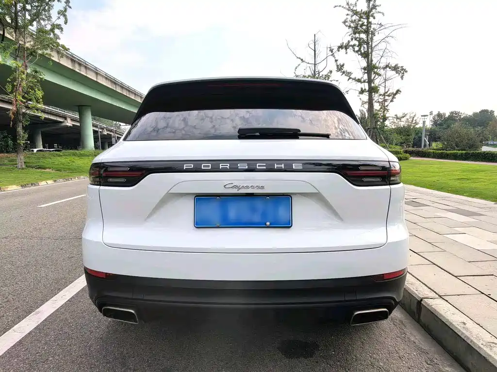 Porsche Cayenne — миниатюра 9