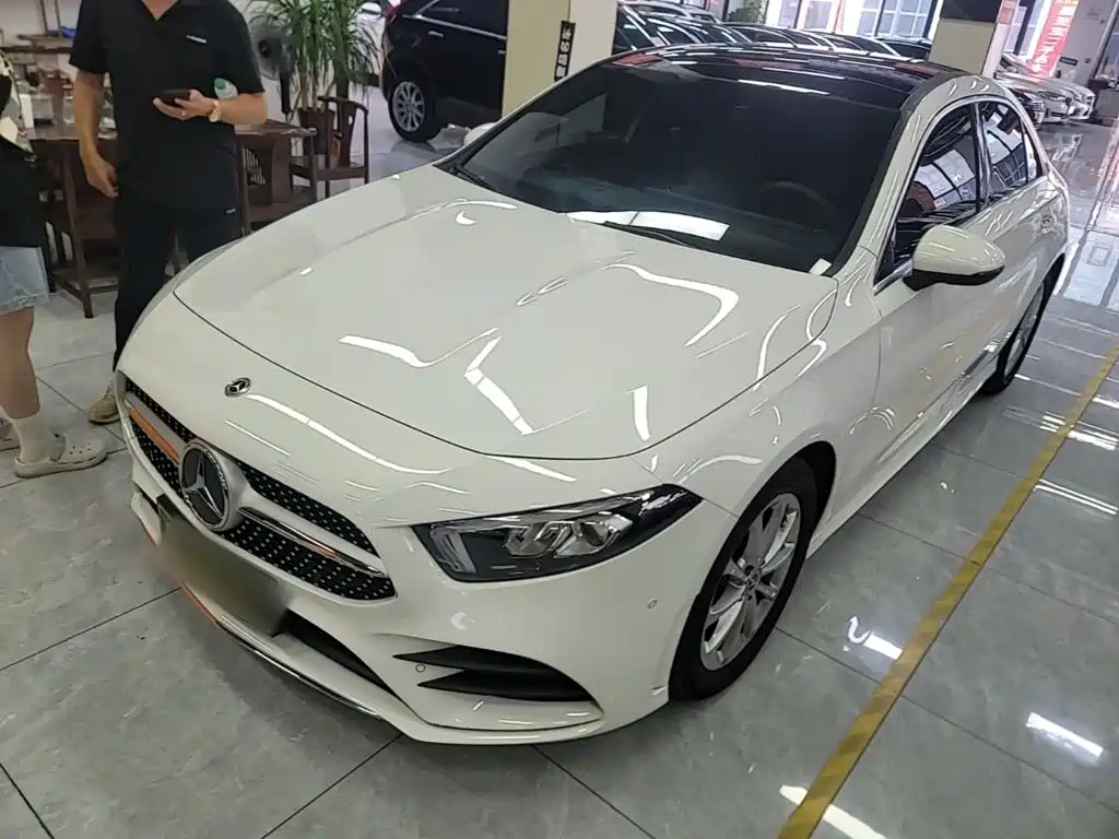 奔驰A级 2022款 改款 A 200 L 运动轿车动感型 2023