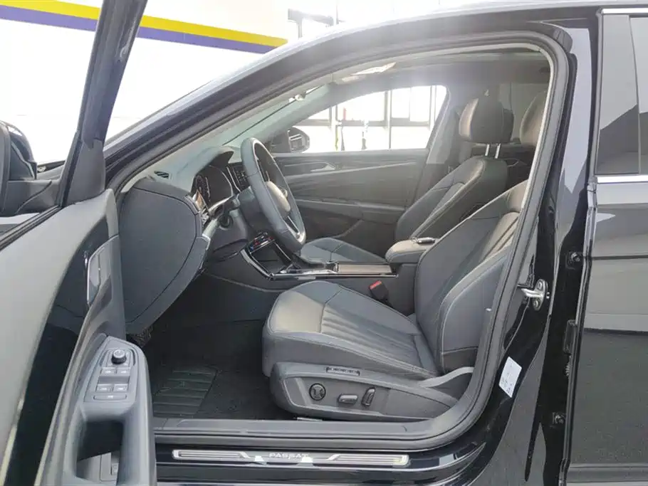 Volkswagen Passat 2025 330TSI Elite