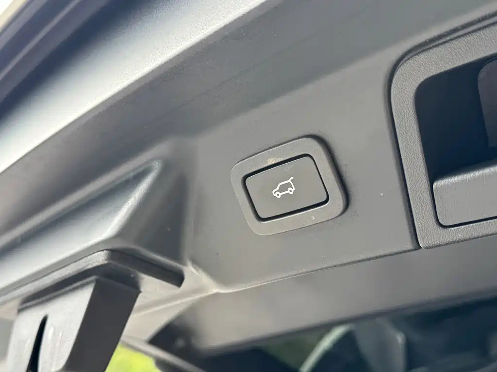 Land Rover Velar — миниатюра 16