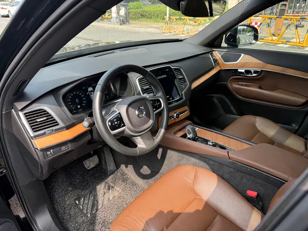 Volvo XC90 2021 B6 Luxury 7 мест