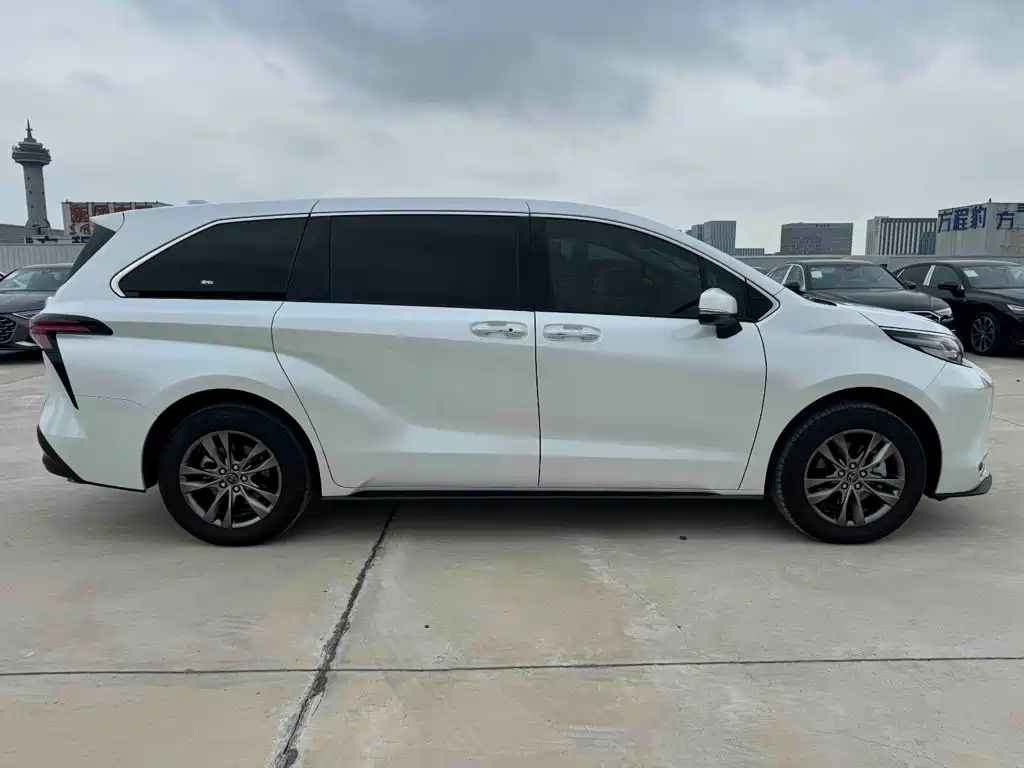 Toyota Sienna — миниатюра 5