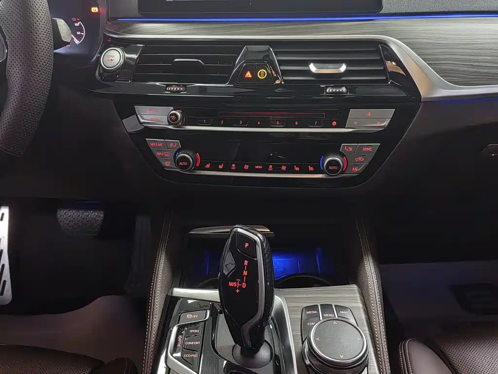 BMW 5 Series New Energy — миниатюра 8
