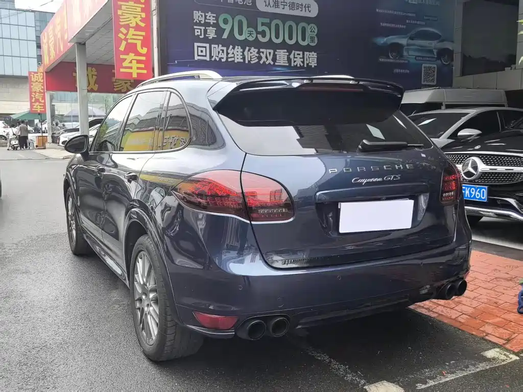 Porsche Cayenne — миниатюра 6