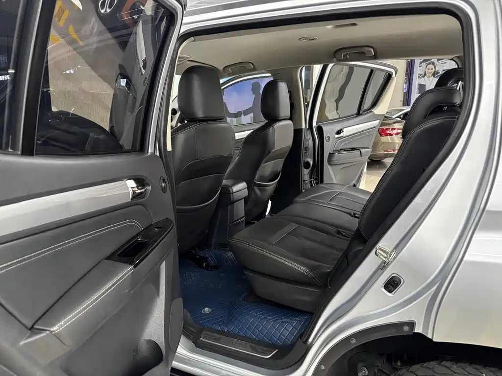 ISUZU MU X SHEPHERD RANGER