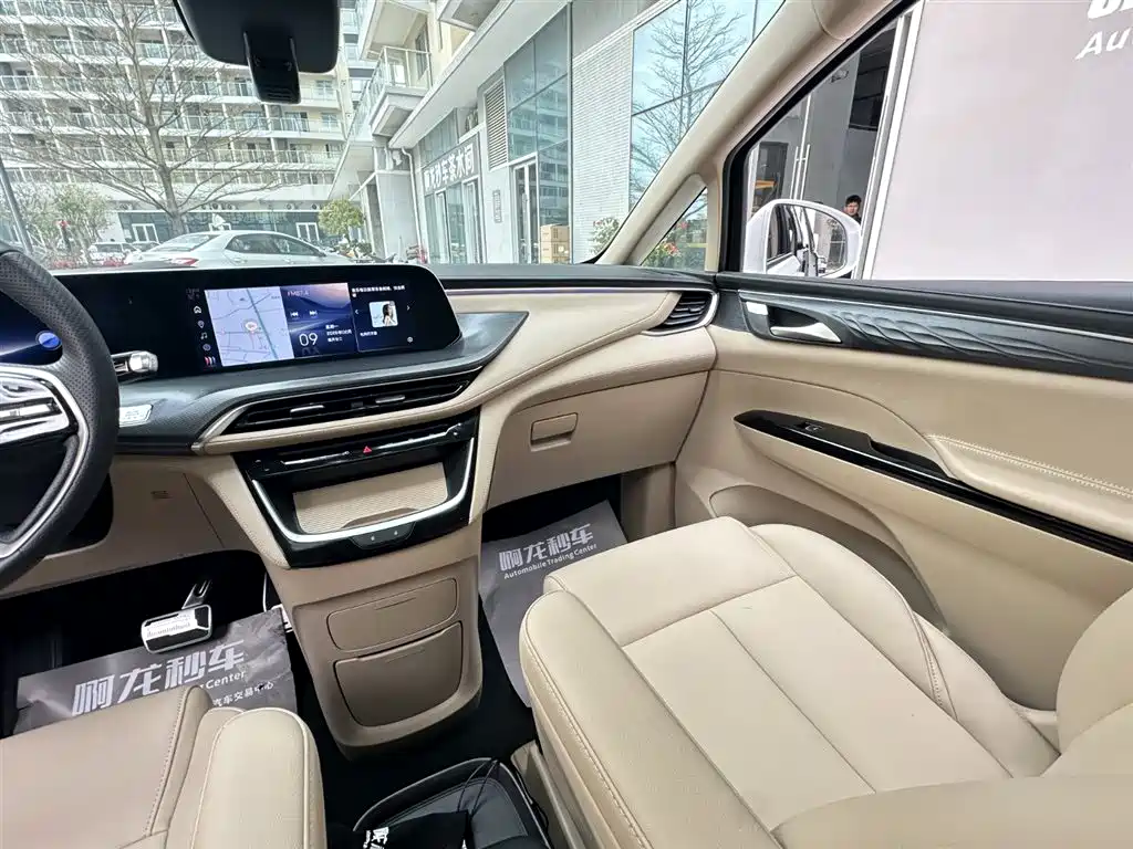 BUICK GL8 NEW ENERGY