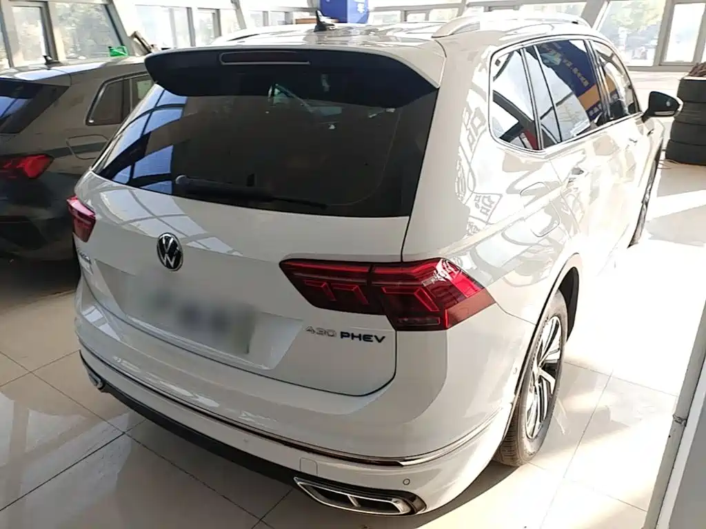 Volkswagen Tiguan L PHEV — миниатюра 7
