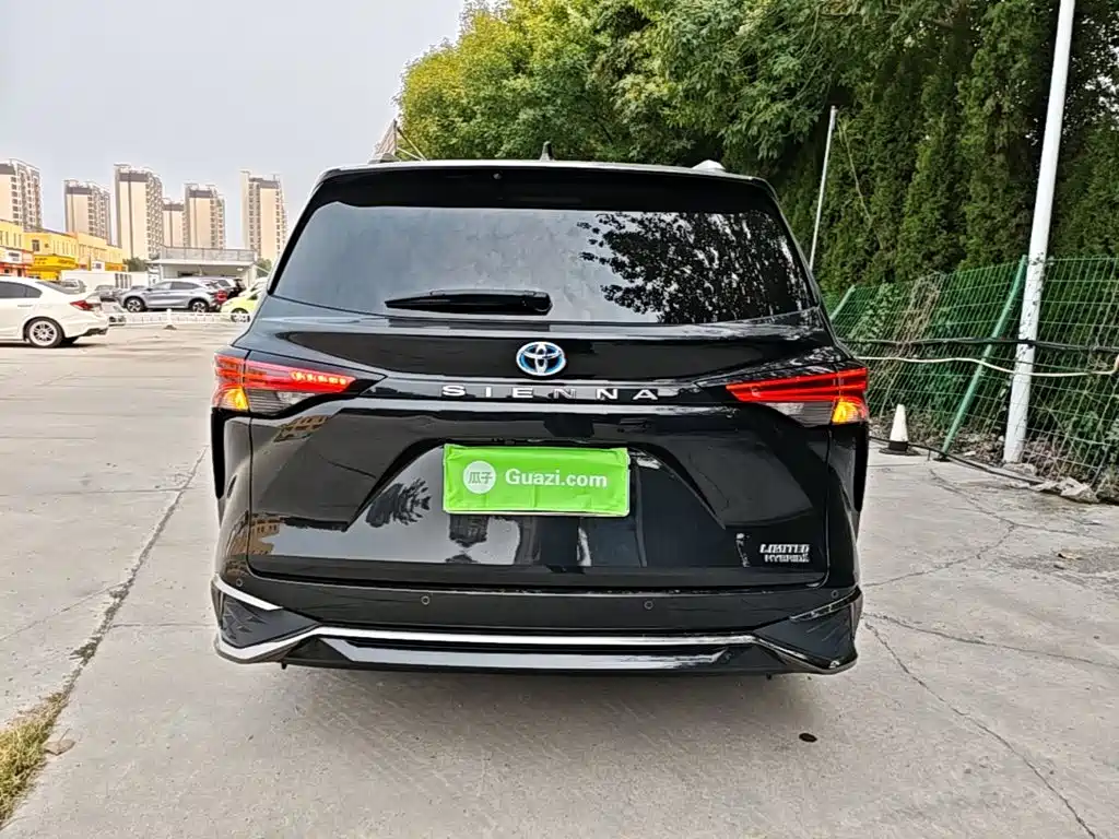 Toyota Sienna — миниатюра 6