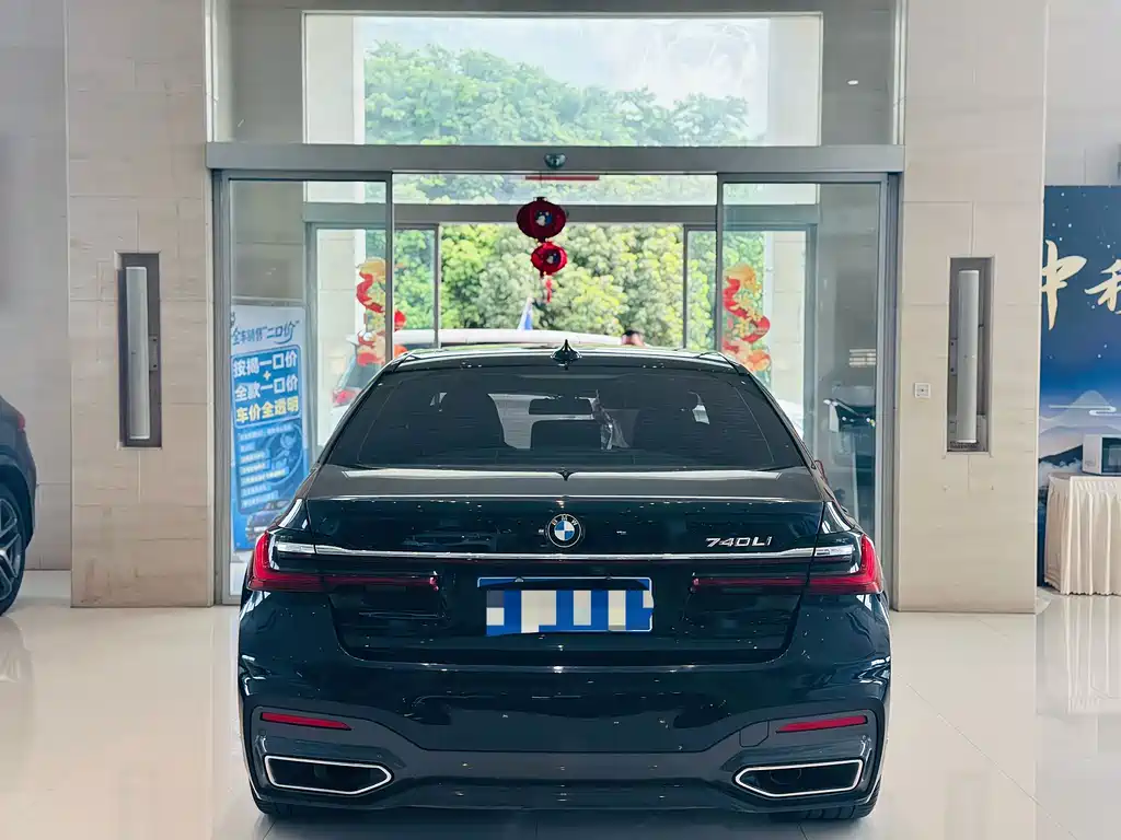 BMW 7 Series — миниатюра 9