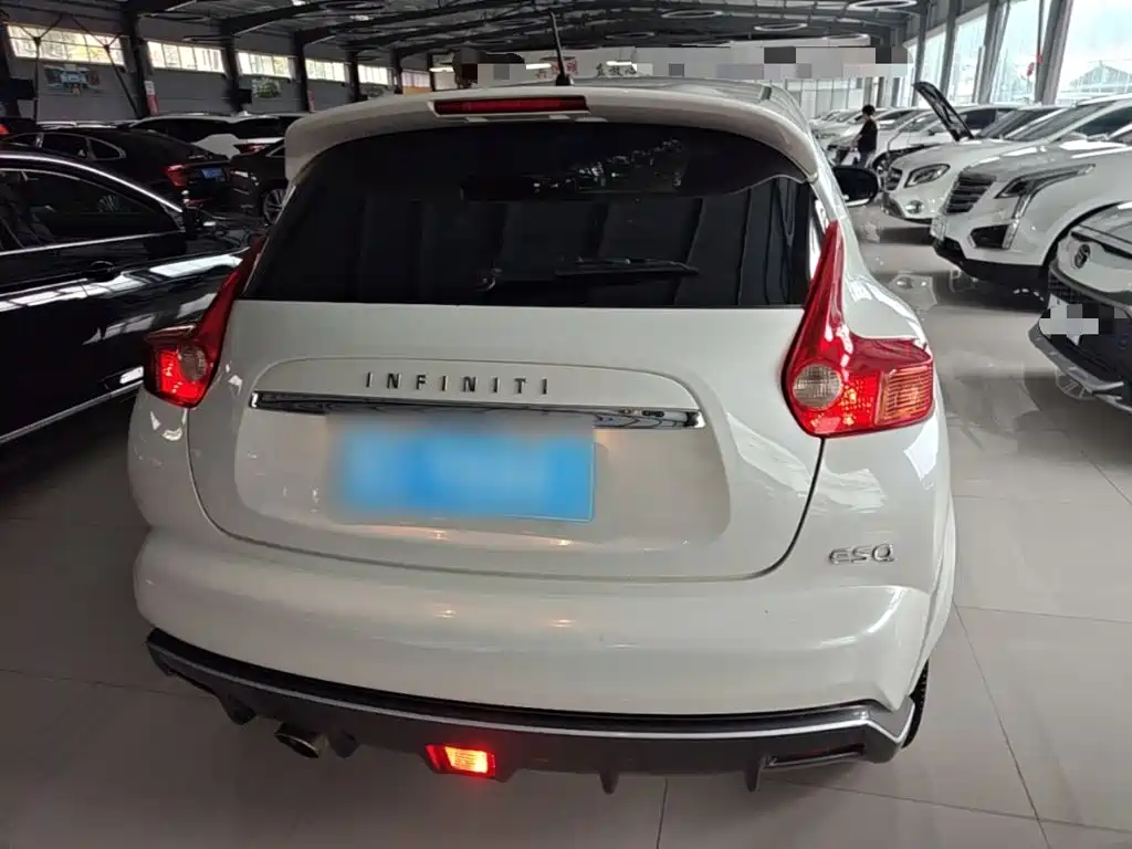 Infiniti ESQ — миниатюра 6