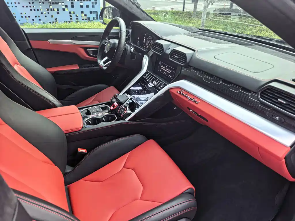 Lamborghini Urus — миниатюра 10