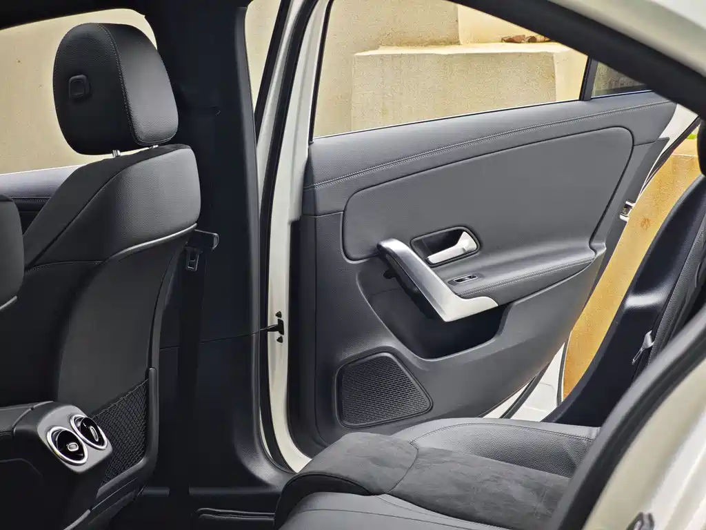 Mercedes-Benz A-Class — миниатюра 17