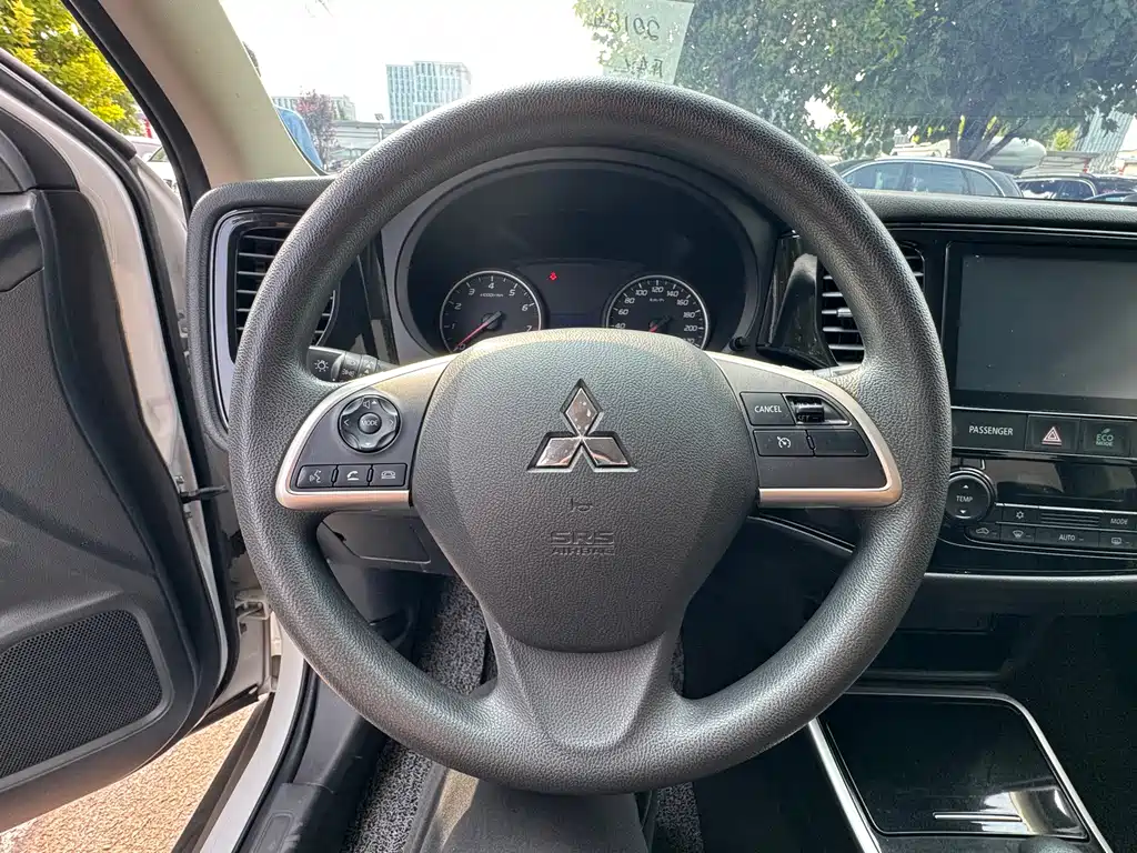 Mitsubishi Outlander — миниатюра 6
