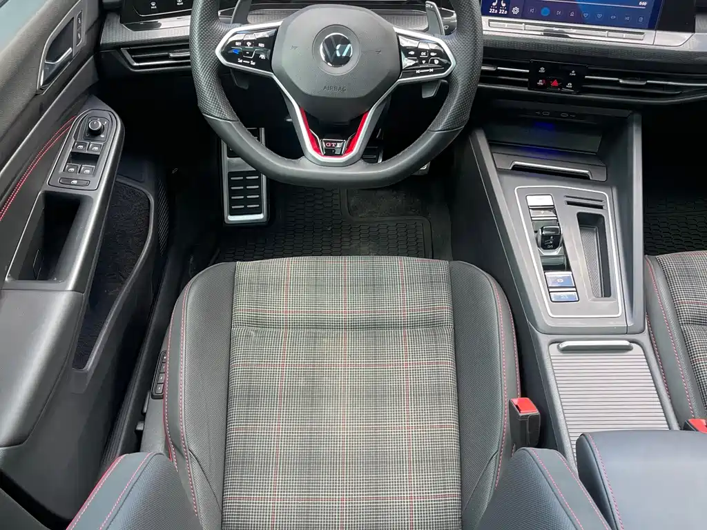VOLKSWAGEN GOLF GTI